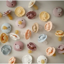 Frigg Scarlet Daisy Natural Pacifier